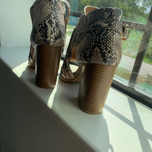 Open toe booties - Picture 2 of 2